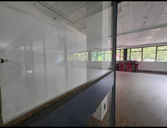 BUSINESS PROPERTY TO RENT IN LYNNWOOD GLEN